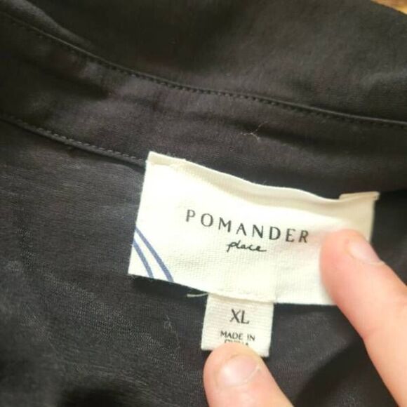 Tuckernuck Pomander Place Ashlen Button Up Blouse In Black Size XL - Picture 3 of 5